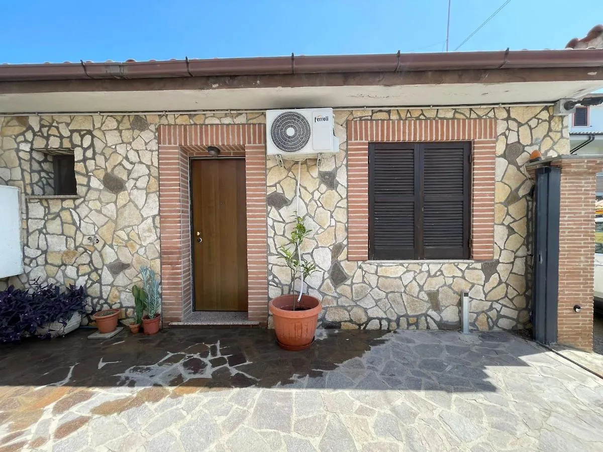 Ground Floor Studio - Monolocale Max 2 Ospiti - Fiumicino Aeroporto E Fiera - Self Check-In Apartment